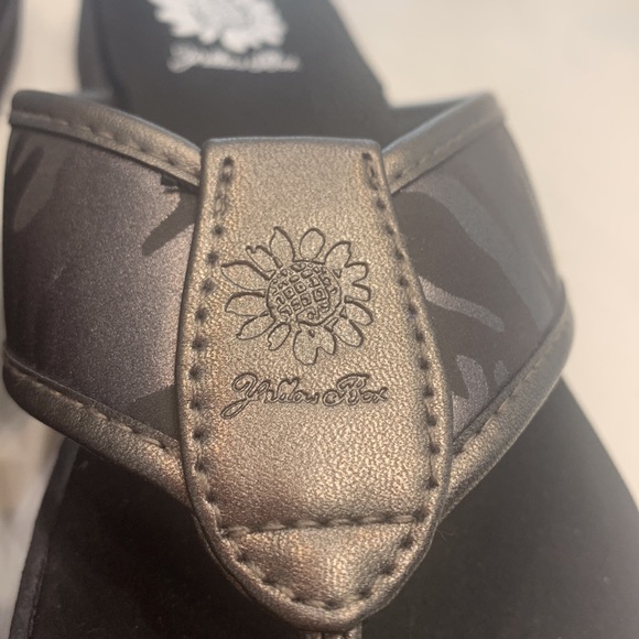 Yellow Box sandals - Picture 3 of 8